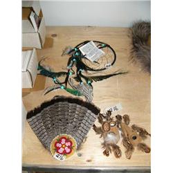 Lot of : dance fan, dream catcher, 2 carved wood masks (155)