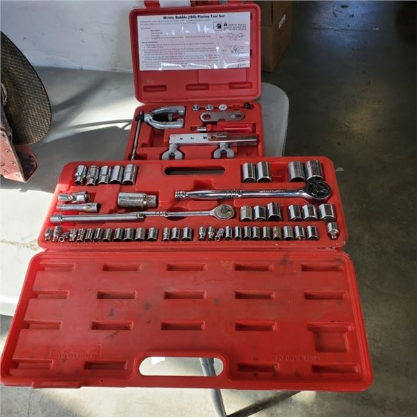 SOCKET SET AND PIPE FLARING TOOL
