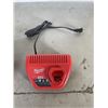 Image 2 : 2 MILWAUKEE M12 CHARGERS