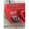 Image 3 : 2 MILWAUKEE M12 CHARGERS