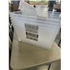 Image 3 : 5 CLEAR PLASTIC TOTES WITH LIDS
