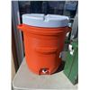 Image 2 : RUBBERMAID WATERCOOLER AND COLEMAN STOVE IN METAL CASE