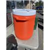 Image 3 : RUBBERMAID WATERCOOLER AND COLEMAN STOVE IN METAL CASE