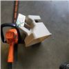 Image 2 : 16" HEDGE TRIMMER AND SEED SPREADER