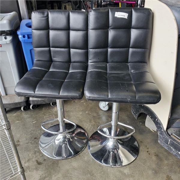 (2) BLACK GAS LIFT BAR STOOLS