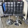 Image 1 : (2) BLACK GAS LIFT BAR STOOLS
