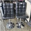 Image 2 : (2) BLACK GAS LIFT BAR STOOLS