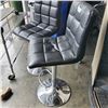Image 3 : (2) BLACK GAS LIFT BAR STOOLS