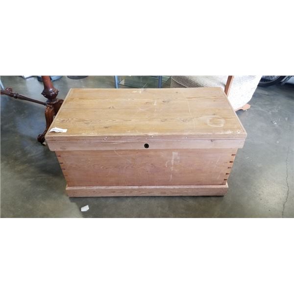 PINE STORAGE TRUNK