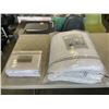 Image 1 : AS NEW FULL/QUEEN SIZE COMFORTER AND QUEENSIZE SHEET SET