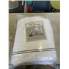 Image 2 : AS NEW FULL/QUEEN SIZE COMFORTER AND QUEENSIZE SHEET SET