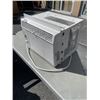 Image 2 : MAINSTAYS 5,000 BTU WINDOW MOUNT AIR CONDITIONER