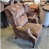 Image 1 : WINGBACK RECLINING CHAIR