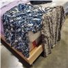 Image 8 : LOT OF NEW SIZE LARGE AND XL LADIES SUMMER CLOTHING 8 PIECES 6 LARGE AND 2XL RETAIL $160