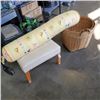 Image 1 : STOOL AND WINNIE THE POOH PILLOW