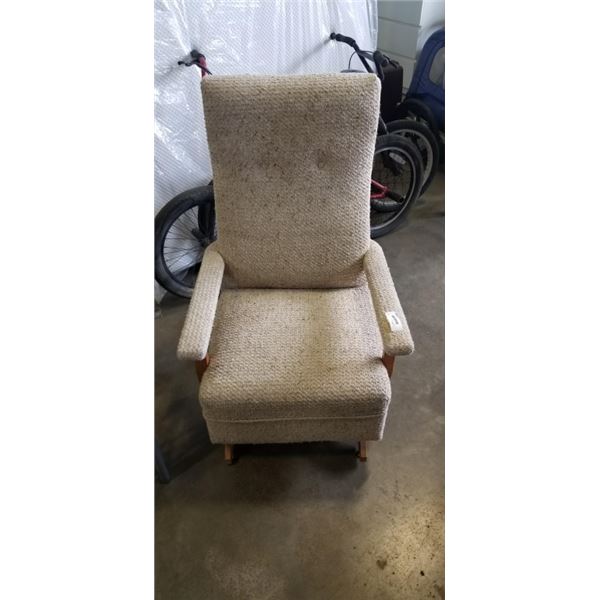 VINTAGE ROCKING CHAIR