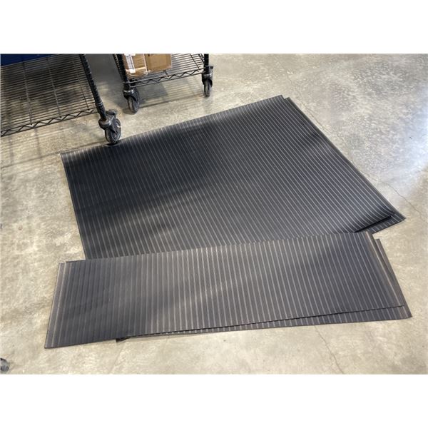 (2) RUBBER FLOOR MAT 3' X 4' AND (2) 4' X 1'