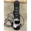 Image 3 : 2 SHARK WAND VACS ONE CHARGING DOCK TESTED WORKING