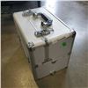 Image 1 : HARDCASE MAKEUP KIT WITH CONTENTS