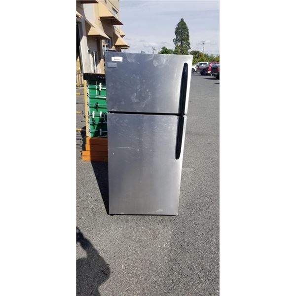FRIDGAIRE STAINLESS REFRIDGERATOR