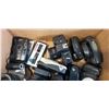 Image 3 : ASSORTED VINTAGE 35MM CAMERAS