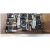 Image 2 : ASSORTED VINTAGE 35MM CAMERAS AND LENSES