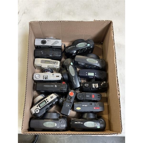 ASSORTED VINTAGE 35MM CAMERAS