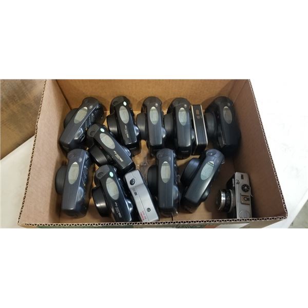 ASSORTED VINTAGE 35MM CAMERAS