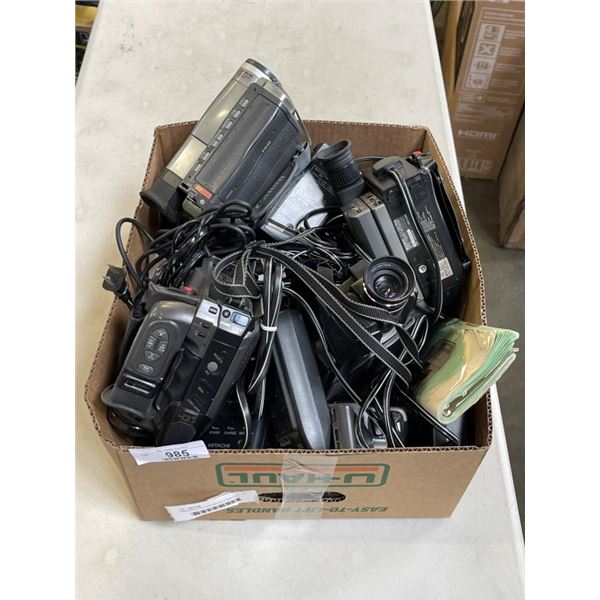 ASSORTED VINTAGE MOVIE CAMERAS
