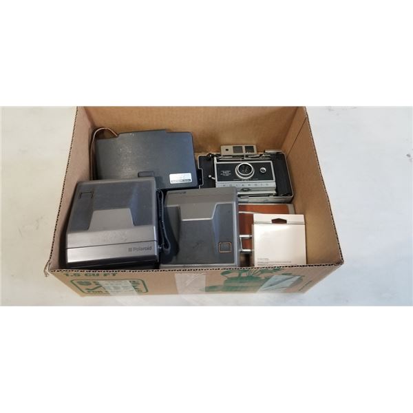 LOT OF ASSORTED VINTAGE POLAROID CAMERAS