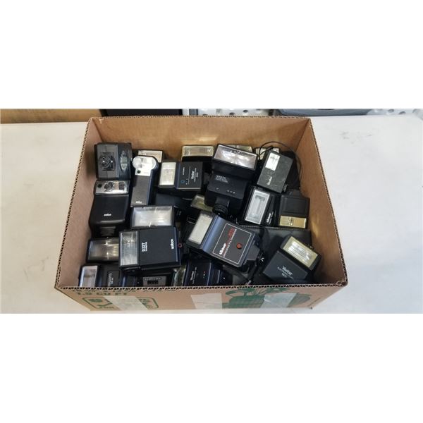 ASSORTED VINTAGE CAMERA FLASHES