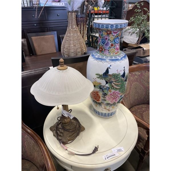 LARGE VASE AND TABLE LAMP