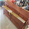Image 3 : 9 DRAWER DRESSER