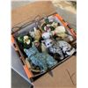 Image 2 : LOT OF COLLECTIBLE ANIMAL FIGURES AND FLORALS