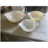 Image 1 : SET OF 3 PYREX MIXING BOWLS