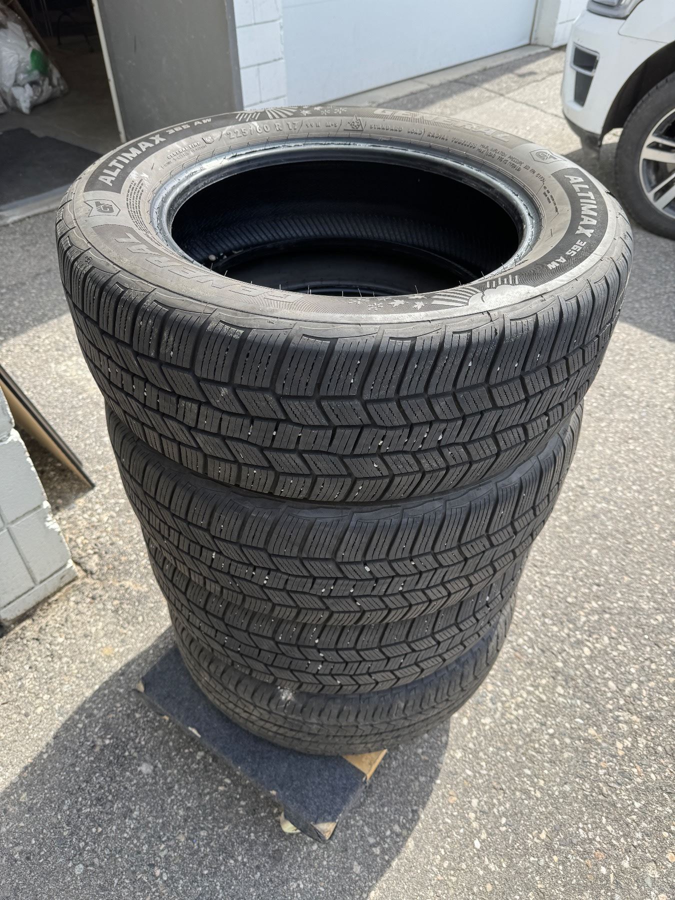Tires M*S 225/60R17 3 the same all 4 same size