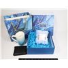 Image 1 : GIFT BOX WITH NEW HAND TOWEL, NEW MUG, AND