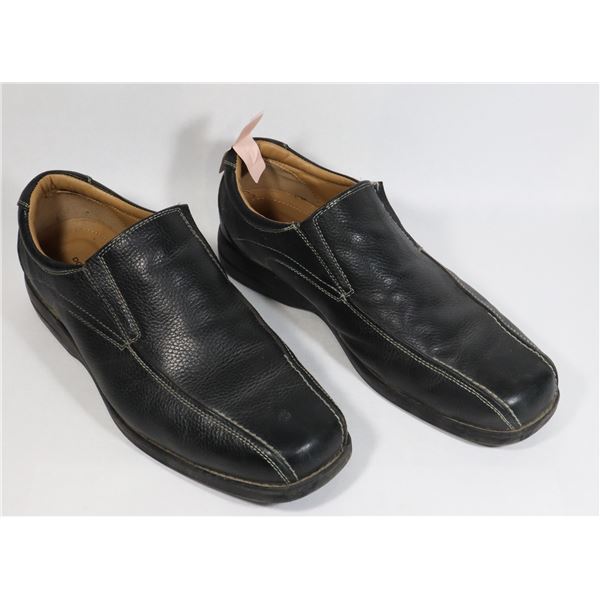 DOCKERS MENS SHOES SIZE 13 USED