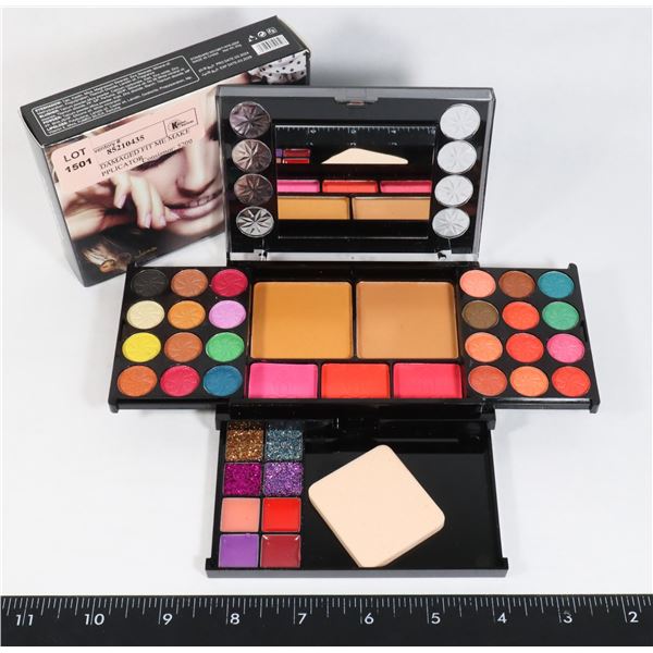 FREIGHT DAMAGED FIT ME MAKE UP KIT. APPLICATOR