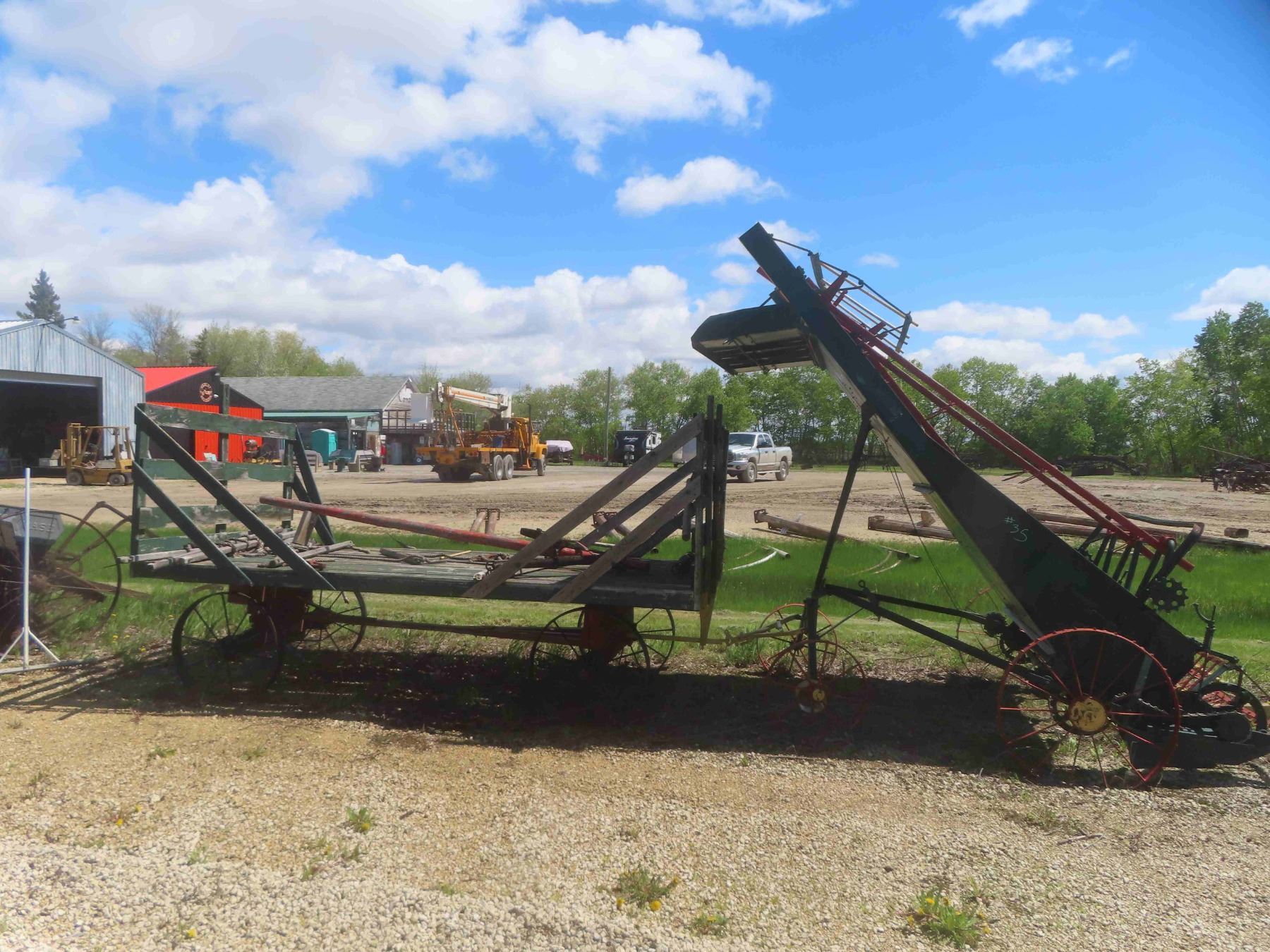 Loose Hay Stack Machine Horse Drawn Loose Hay Picker and Wagon with Steel Wheels 12' x 6'