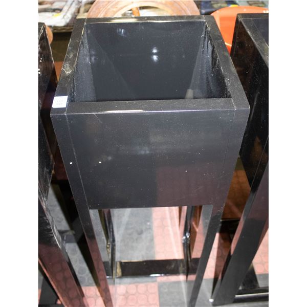 NEW GLOSSY BLACK PLANT STAND