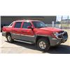 Image 2 : UNRESERVED! 2002 CHEVROLET AVALANCHE 2500 LT