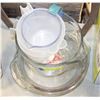 Image 1 : MEASURING CUPS, GLASS PIE PLATES,