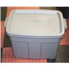 Image 1 : NEW RUBBERMAID 68 LITRE ROUGHNECK TOTE WITH LID
