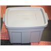 Image 1 : NEW RUBBERMAID 68 LITRE ROUGHNECK TOTE WITH LID