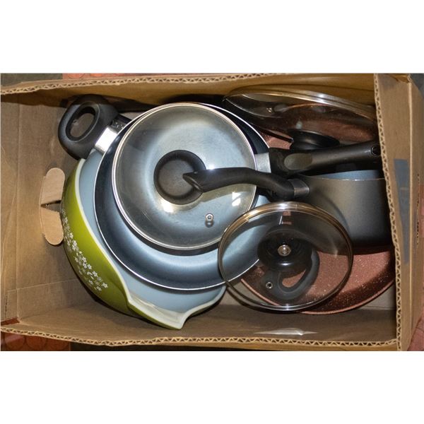 SET OF COOKWARE
