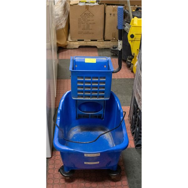 MOP BUCKET WITH RINGER