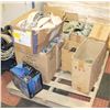 Image 1 : PALLET OF VARIOUS MISCELLANEOUS HOME TYPE ITEMS