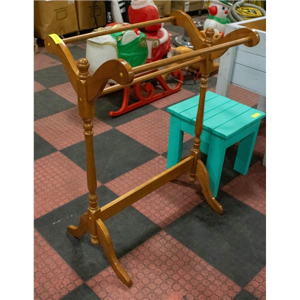 ESTATE HONEY OAK QUILT STAND APPROX 3 FT