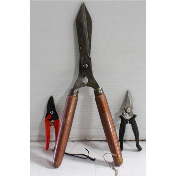 PRUNERS & HEDGE CLIPPERS